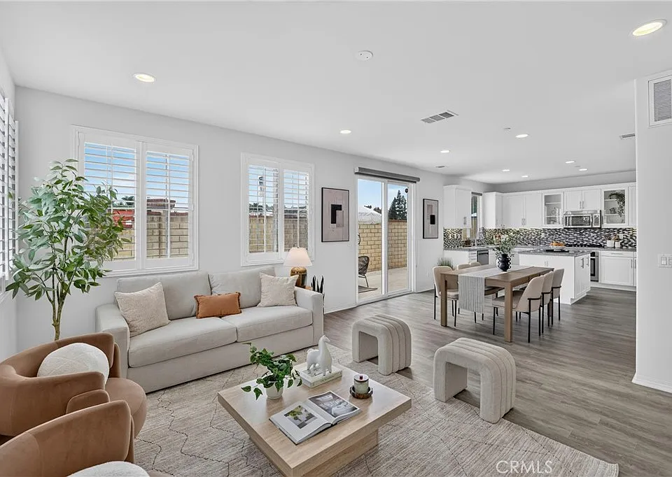 1115 N Vecino Ln