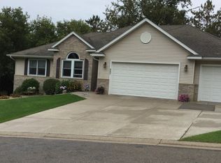 557 Hillside Dr, Prescott, WI 54021