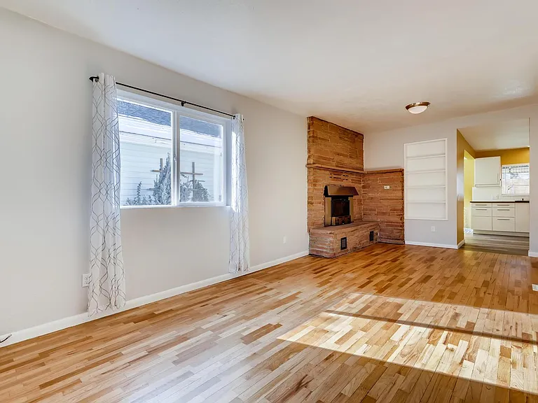 1237 Main St — Photo 4