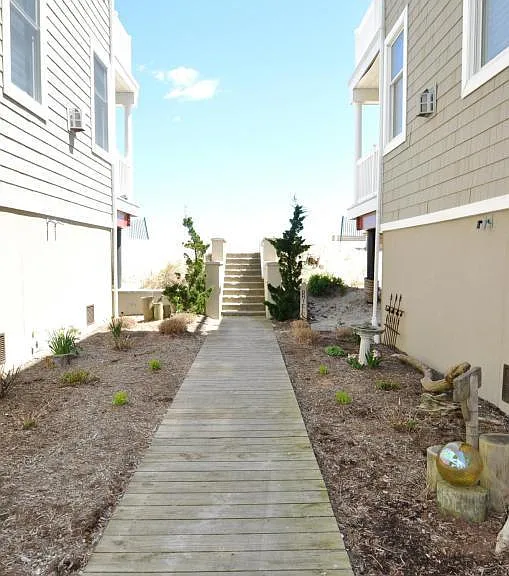 239 Beachfront #4 — Photo 13