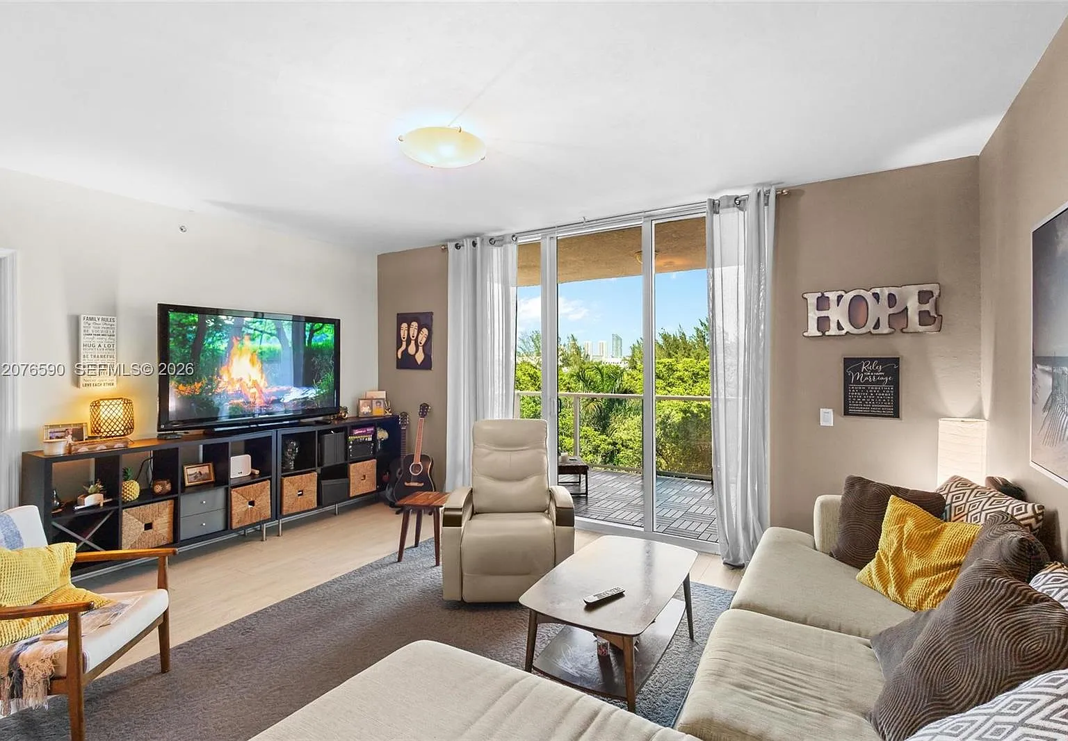 The Oaks I Condo — Photo 1