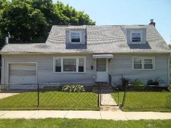 20 Bedford Ave, Freeport, NY 11520