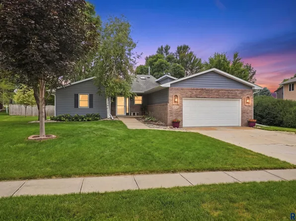 2052 S Bradford Ct, Sioux Falls, SD 57106