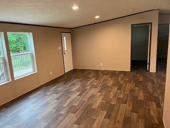 3rd image of 461 Draymont Dr