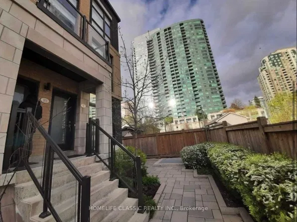 11 Eldora Ave #9, Toronto, ON M2M 0B5