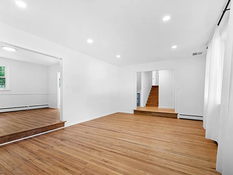 1390 Paxon Pl — Photo 12