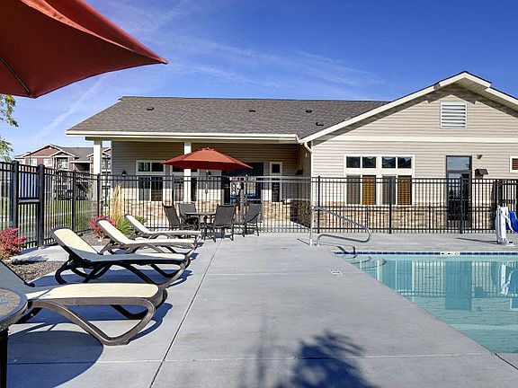 Lounge at the Pool