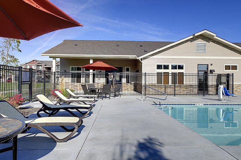 Lounge at the Pool