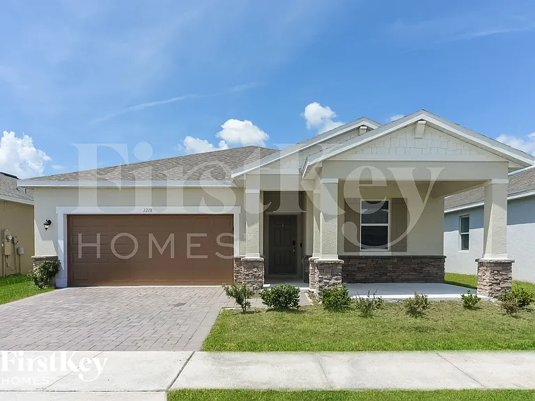 1218 Ponca Rd — Photo 1