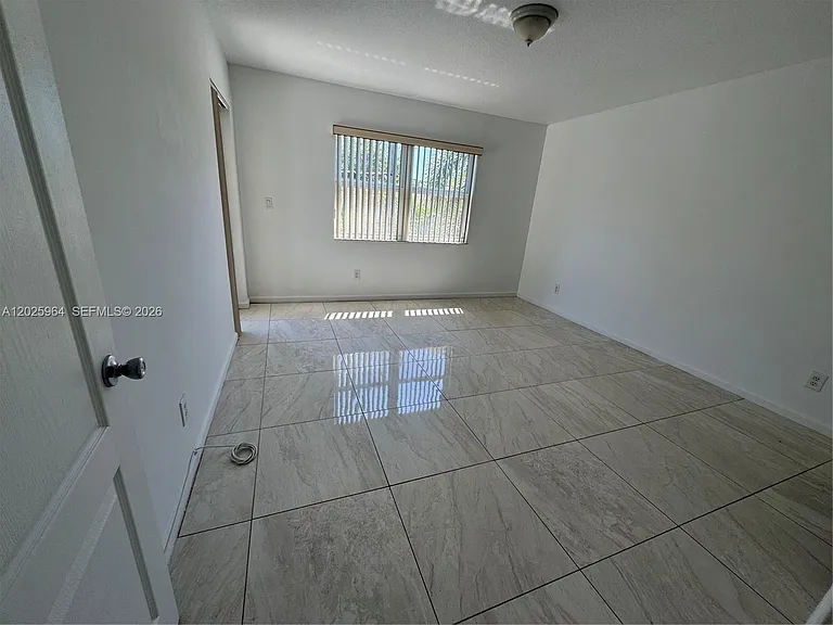 718 NE 4th Ct #718 — Photo 4