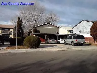 823 NW 7th St — Photo 2