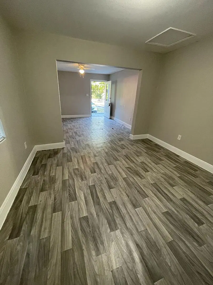 1309 Roberts — Photo 3
