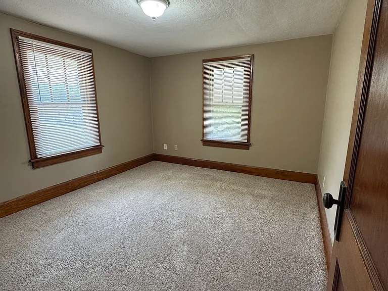 160 Fairview Ave — Photo 12