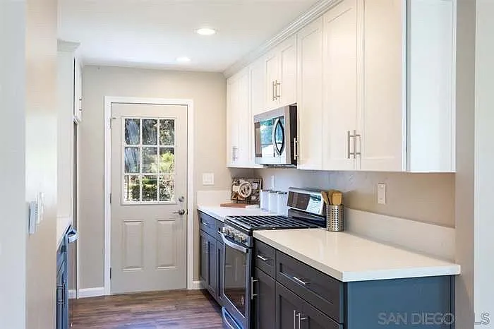 834 E 2nd Ave — Photo 5