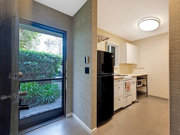 4th image of 205 Stony Point Road #D