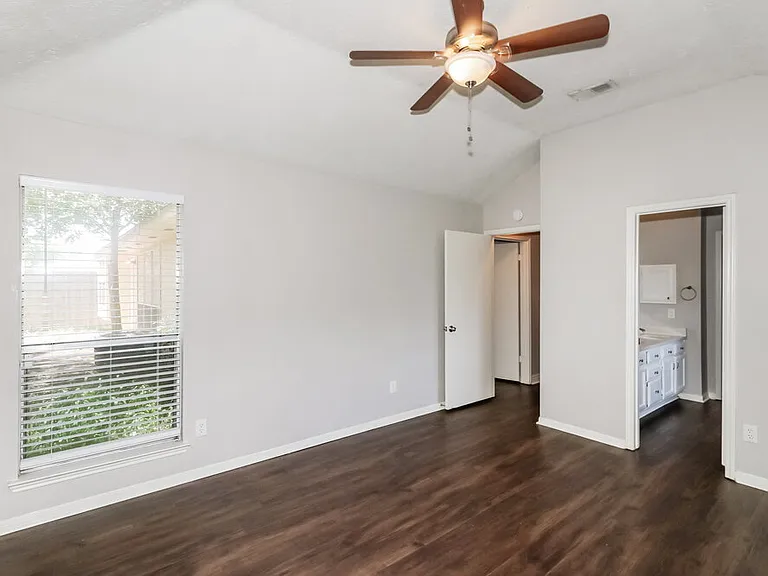 19411 Winding Branch Dr — Photo 8