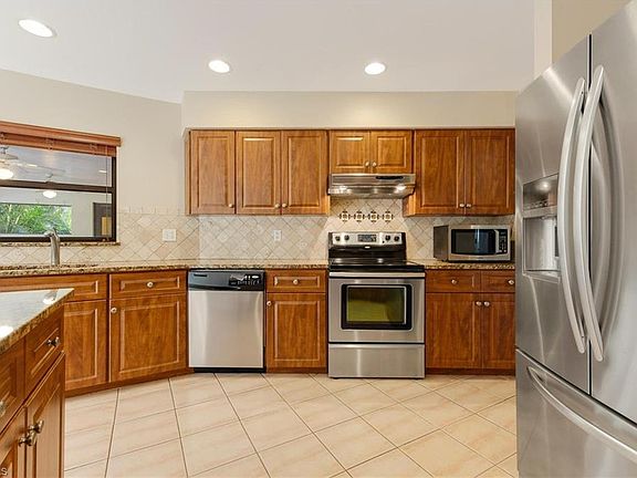 3rd image of 11361 Salix Ct