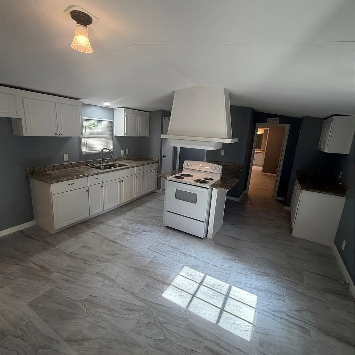 3 bed, 2.0 bath, 1152 sqft, $1,600 — Photo 4