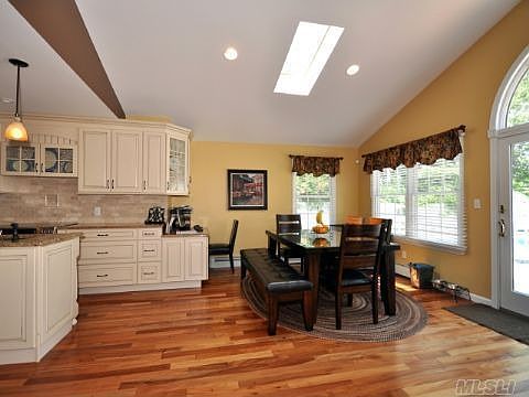 5th image of 179 Marilynn St