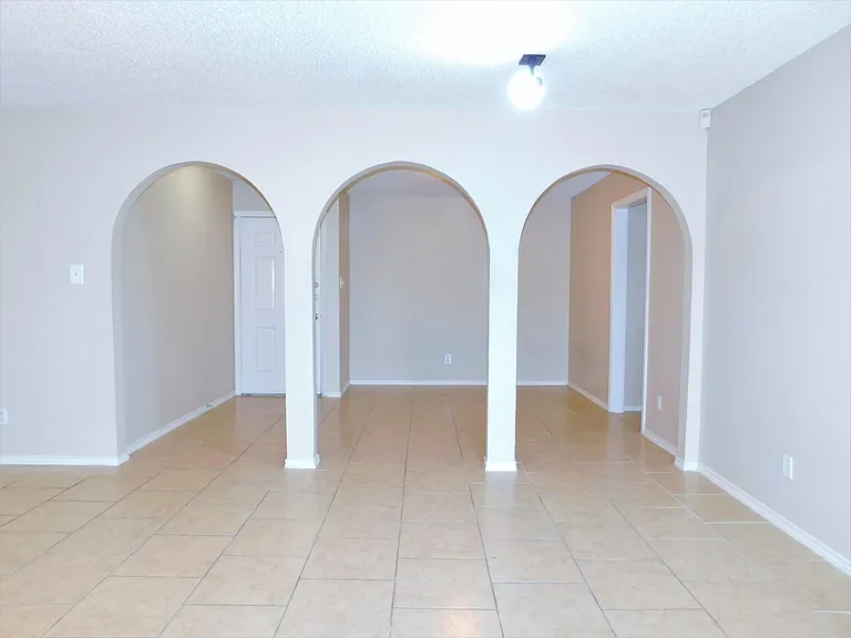 1706 Wisteria St — Photo 4