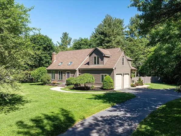 11 Sheila Ln, Franklin, MA 02038