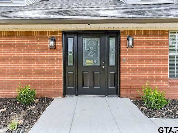 3rd image of 1004 Sunset Dr