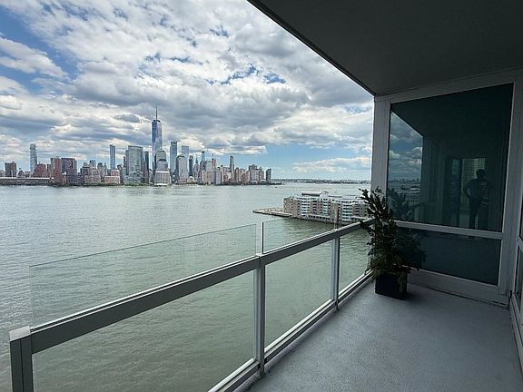 3rd image of 2 2nd St APT 1502