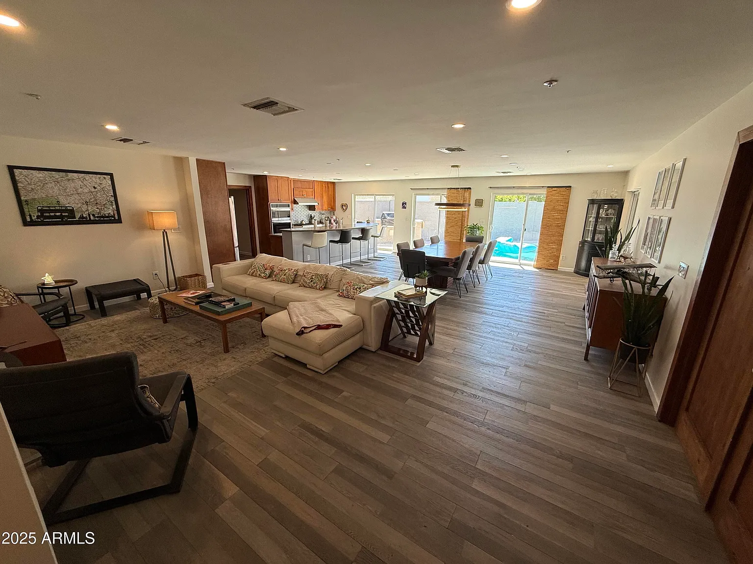 4 bed, 2.5 bath, 2320 sqft, $12,000 — Photo 3