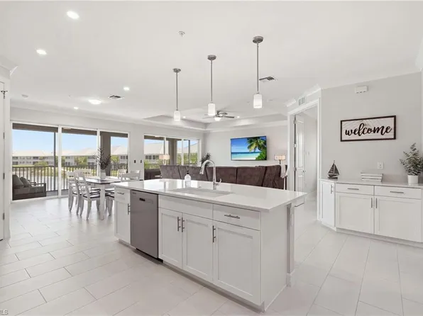 239 Indies DR E #202, NAPLES, FL 34114