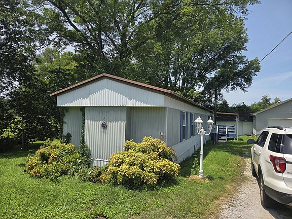 3rd image of 910 Stone Dr