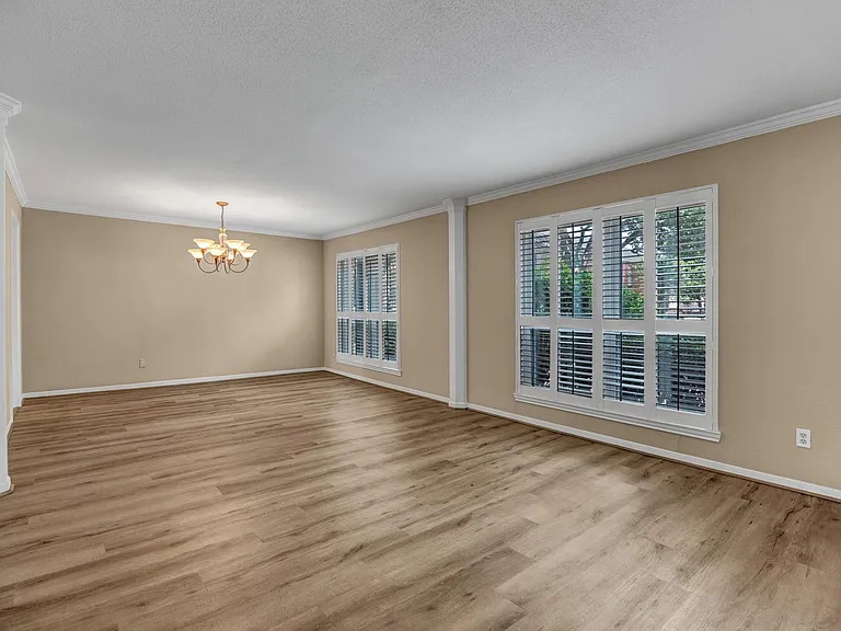 1659 W Sam Houston Pkwy S — Photo 4