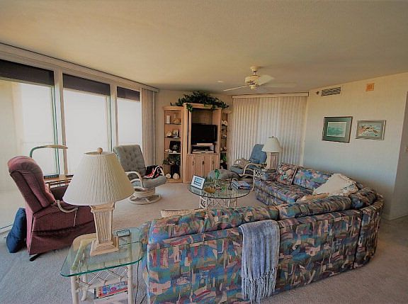 2nd image of 906 Padre Blvd