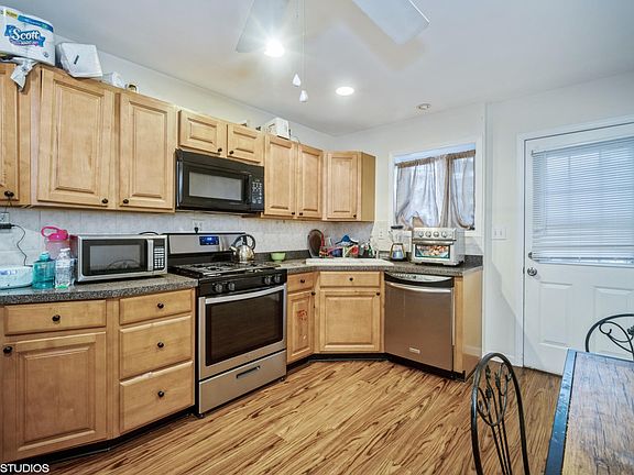 3rd image of 2707 W Bryn Mawr Ave #1