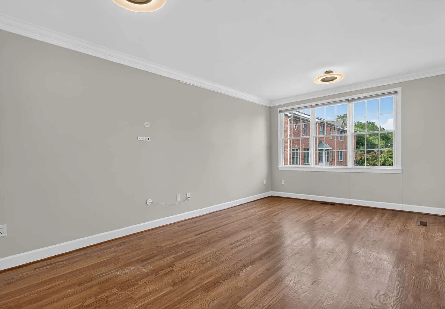 3 bed, 2.5 bath, 2100 sqft, $4,200 — Photo 4