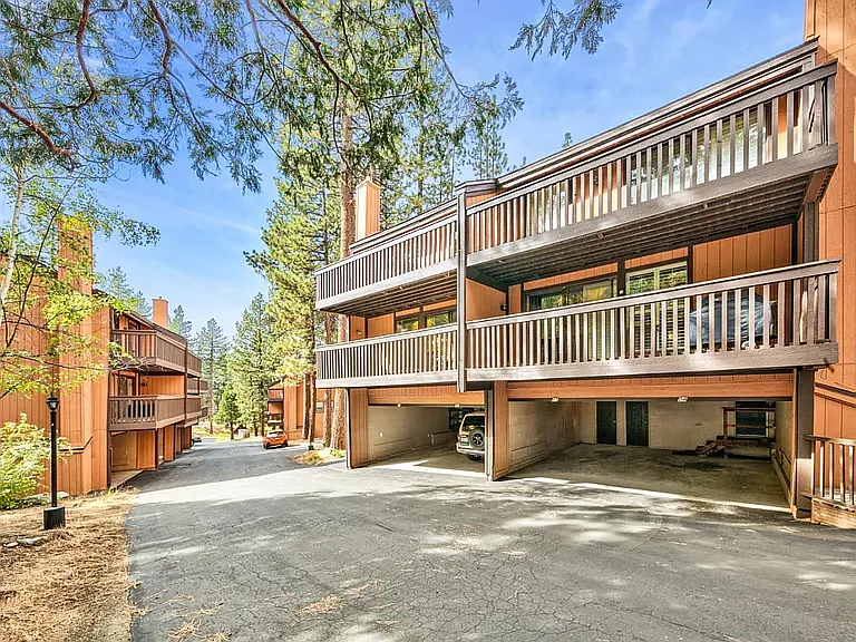 3 bed, 2.5 bath, 1438 sqft, $3,800 — Photo 3