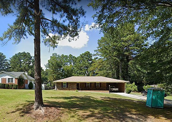 Homes in the neighborhood