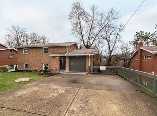 560 Lucia Dr, Pittsburgh, PA 15221