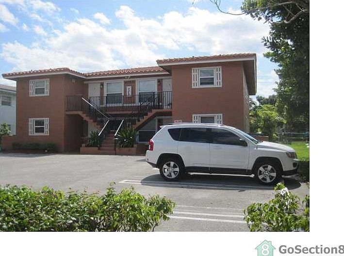 1st image of 4150 Woodside Dr APT 4