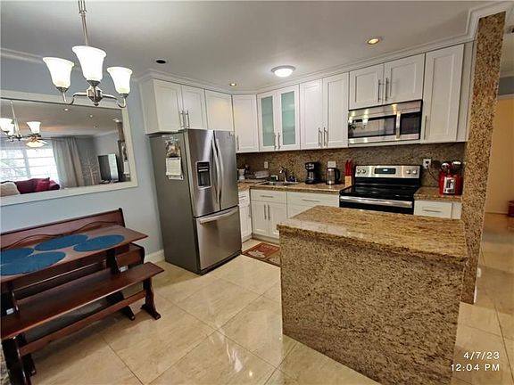 2nd image of 500 NE 1st St APT 11