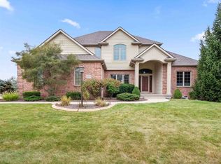 2208 Calais Rd, Fort Wayne, IN 46814