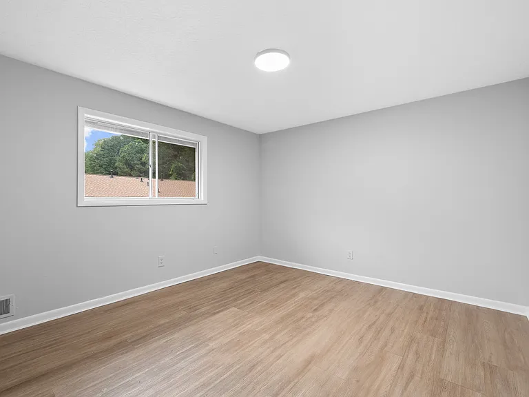 2956 N Dekalb Dr — Photo 11