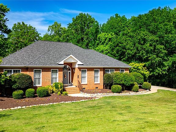 2nd image of 117 Winding Creek Rd