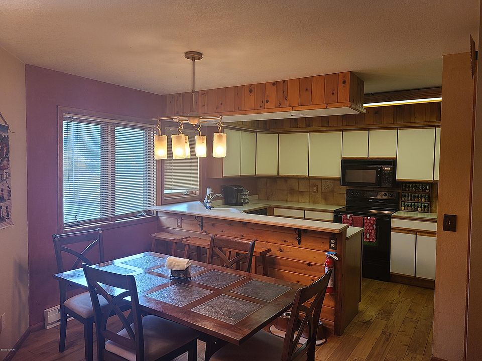2nd image of 848 Wapiti Dr APT 1