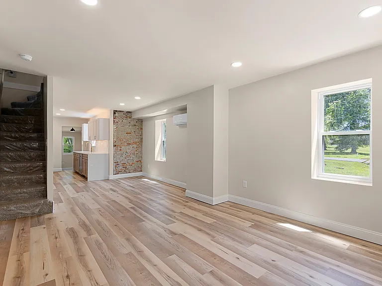 563 Rosedale Rd — Photo 10