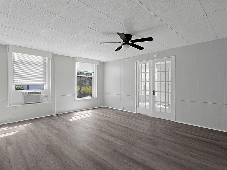 825 Kentucky Ave — Photo 1