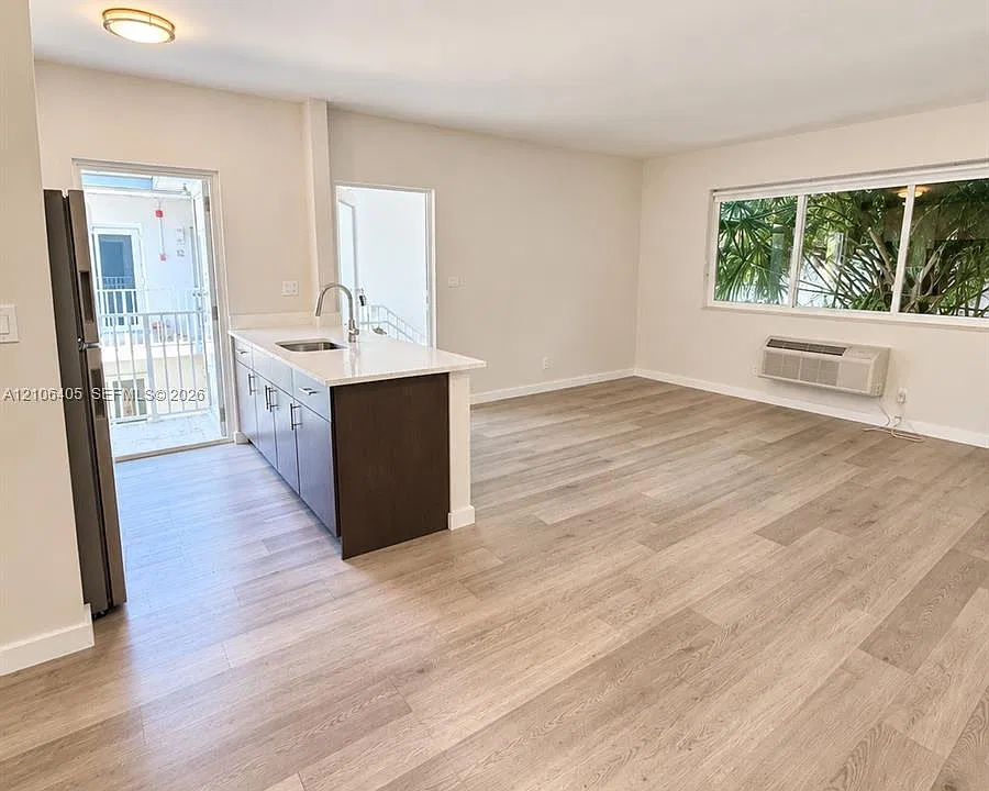 1525 Michigan Ave #12