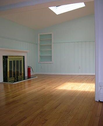 4th image of 92 E 24th St