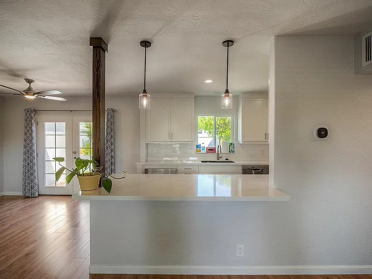 1526 W Windsor Ave — Photo 29