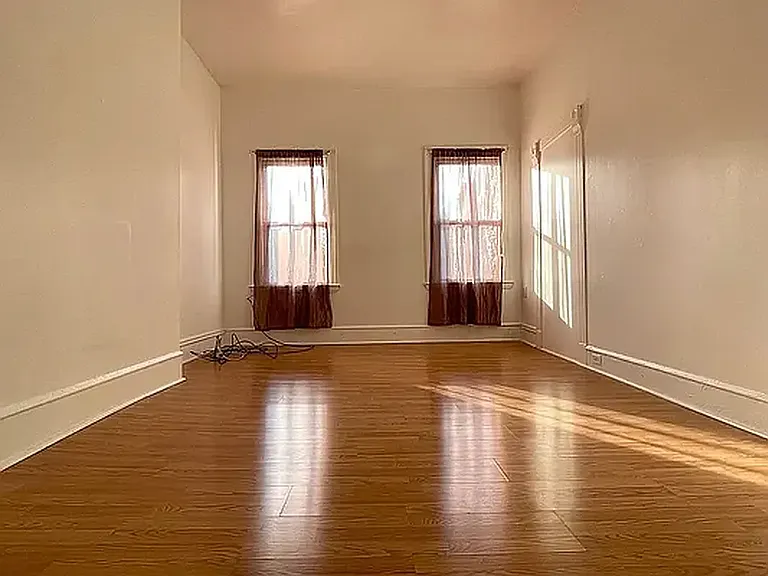 1042 Halsey St #2 — Photo 6