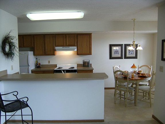 3rd image of 143 Meadowcreek Dr Unit H